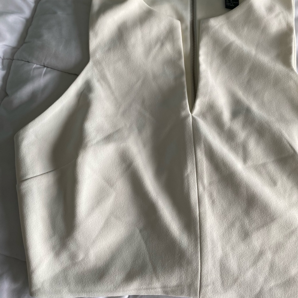 Forever 21 Ivory Zip-Back Crop Top Sz M - Picture 4 of 4